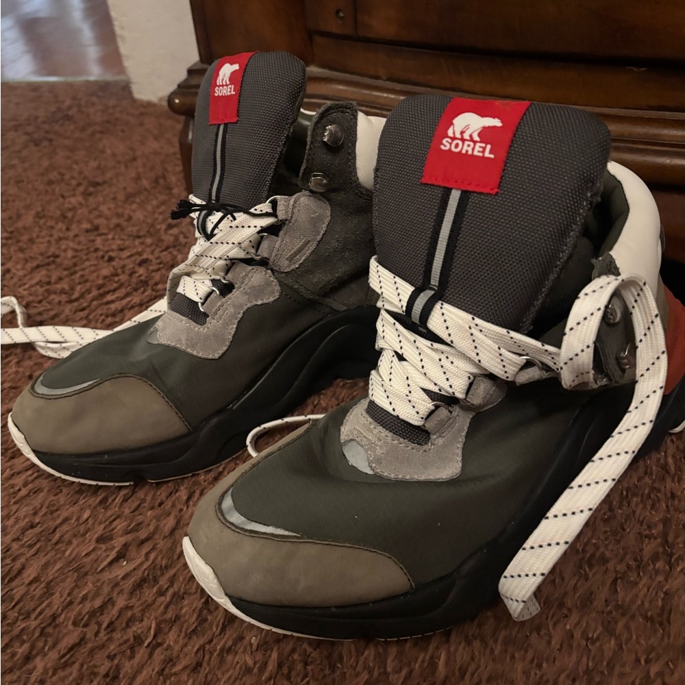 Sorel Gray and Black High-Top Hiking Boots Women’s